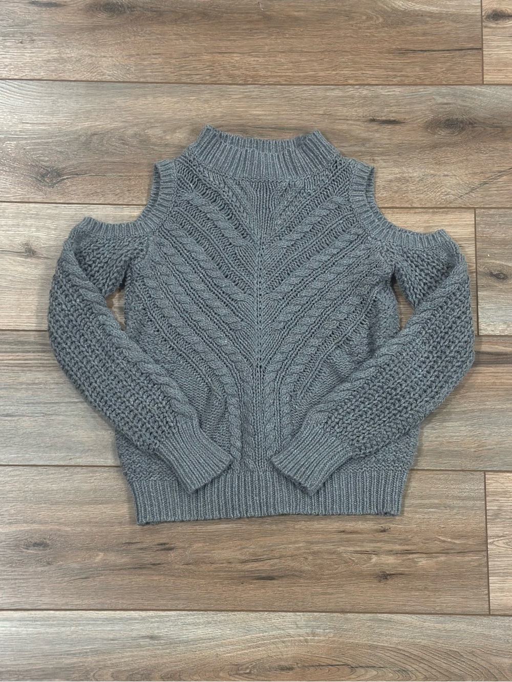AEROPOSTALE Boho Gray Cold Shoulder Cable Knit Chevron Sweater | Size XS
